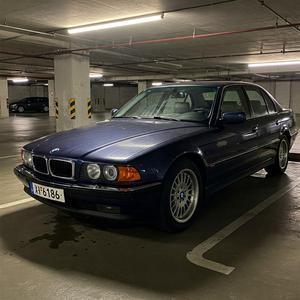 Image of a BMW 7-Series 740iL