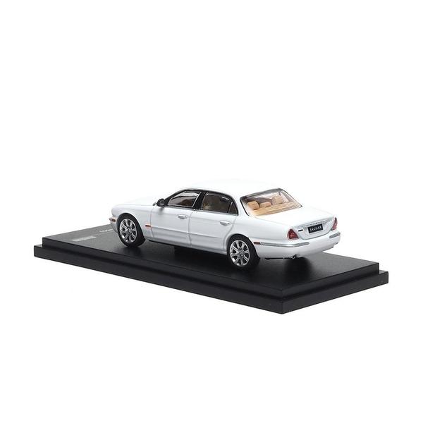 The Image-3 of the Jaguar XJ-6 (X350) 1/64 Diecast Car by Almost Real