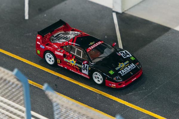Pictrue of a Ferrari F40 LM - ixo 1/64 Diecast Car by Tarmac Works T64-076-94JG34